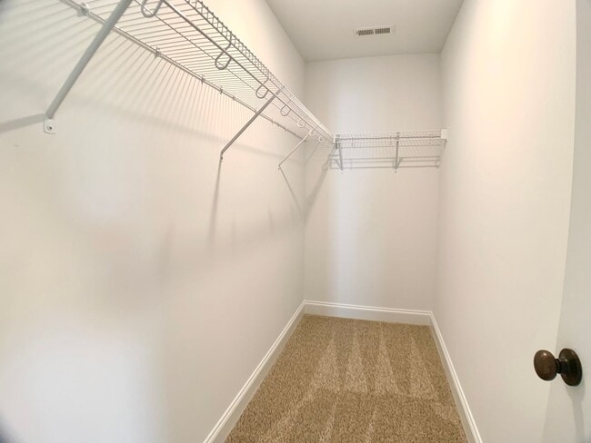 Building Photo - 733 Banister Dr