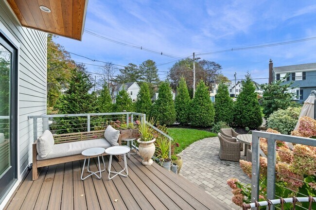 Building Photo - 99 Naugus Ave