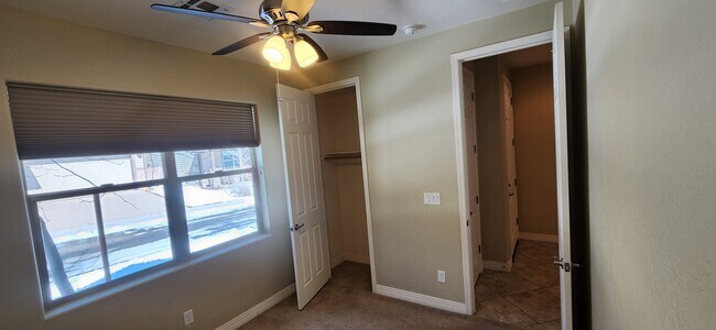 Building Photo - 2490 W Pollo Cir