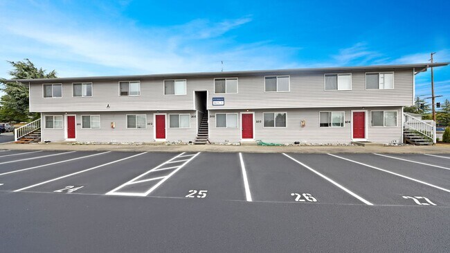 Building Photo - 2 Bed 1 Bath - Pet per Approval - Downtown Location - NAS Whidbey