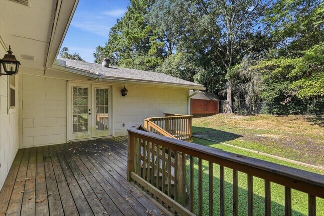 Building Photo - 117 McCree Dr