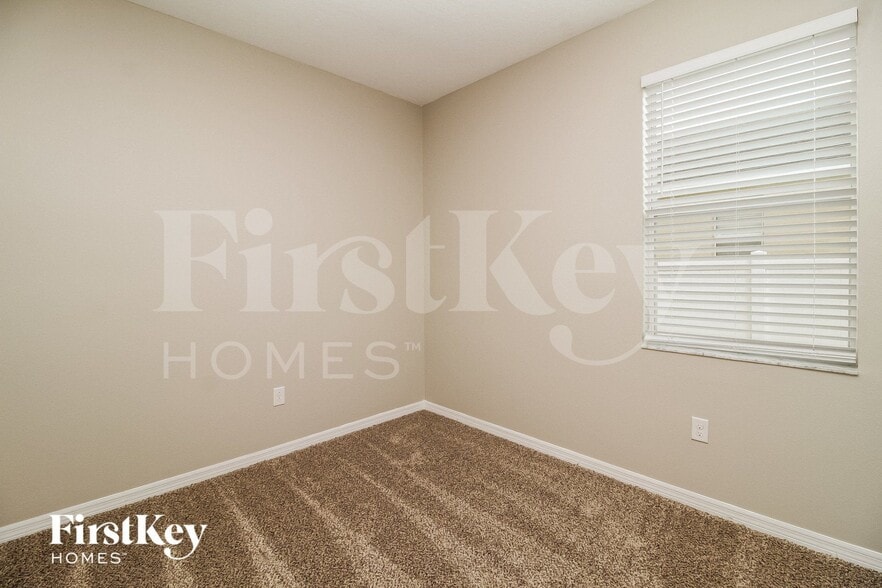 Building Photo - 5820 Coquyt Dr