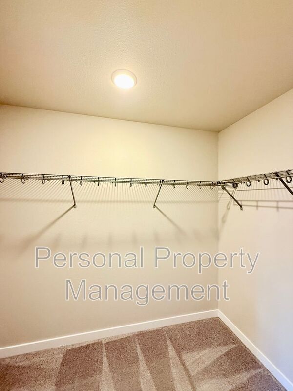 Building Photo - 15601 NE 107th St