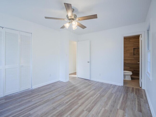 Building Photo - 2323 Frederick Pl