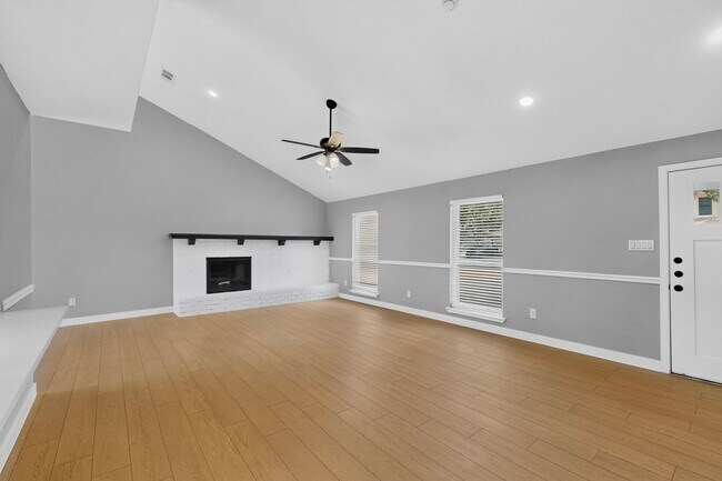 Building Photo - 1600 Crimson Ct