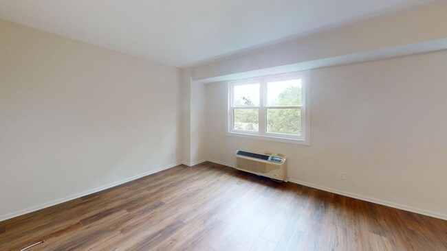 Building Photo - 1801 Clydesdale Pl NW