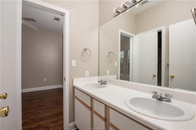 Building Photo - 1230 Canyon Creek Cir