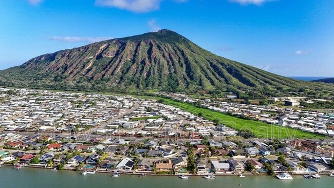 Building Photo - 662 Kalanipuu St