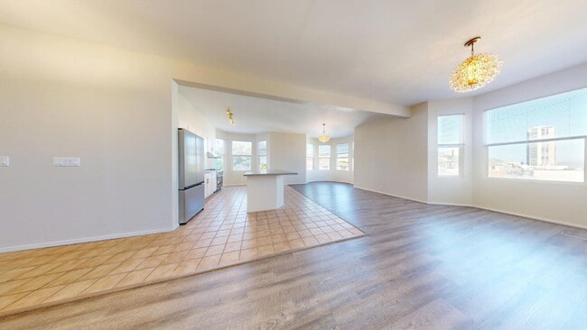 Building Photo - Gorgeous Remodeled 3BD/2BA with Parking & City Views in Nob Hill