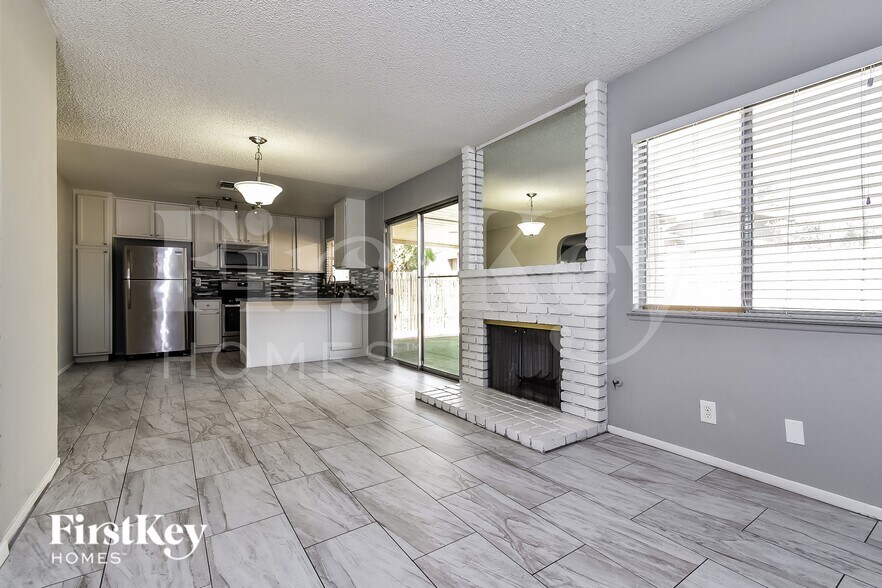 Building Photo - 1613 Amboy Dr