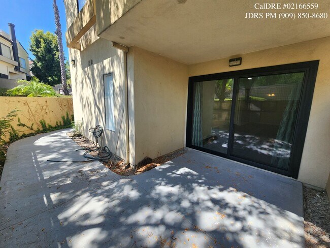 Building Photo - 13115 Le Parc Blvd