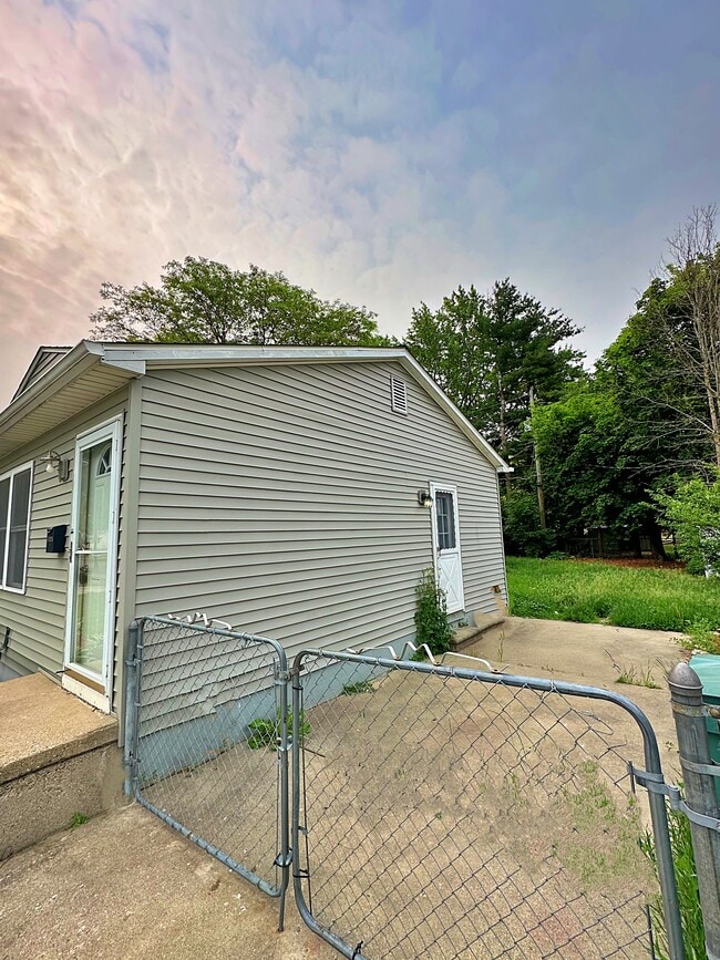 Building Photo - 1325 2nd St