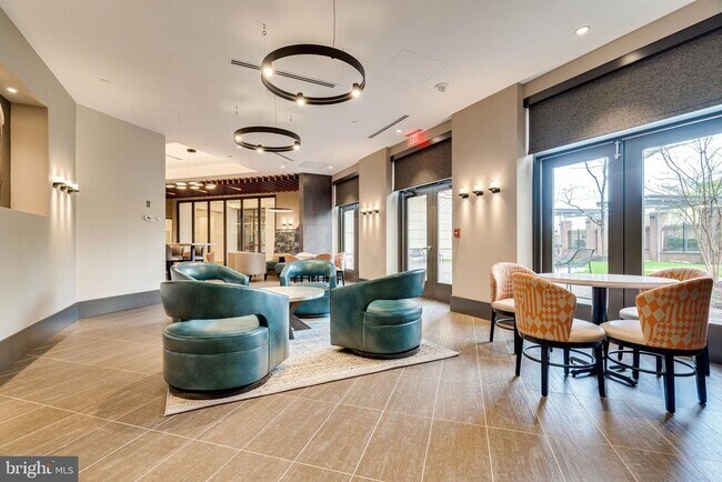 Building Photo - 3101 N Hampton Dr