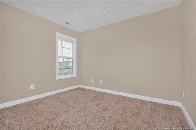 Building Photo - 4 Bedroom 2.5 Bathroom