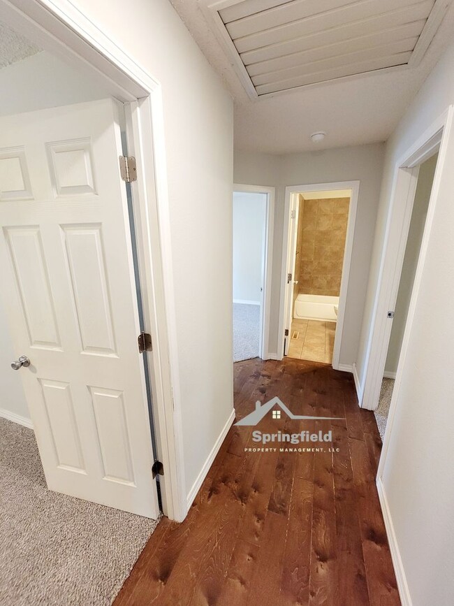 Building Photo - Southwest Springfield - Battlefield Area, ...