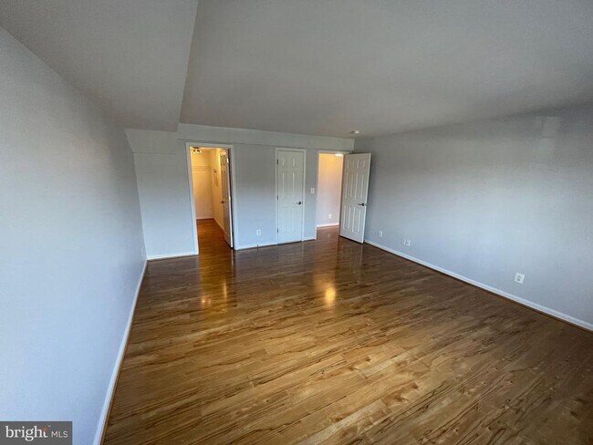 Building Photo - 1421 N Van Dorn St