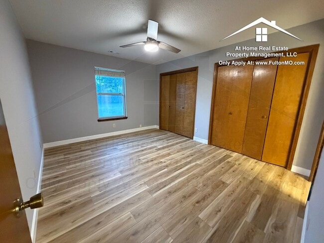 Building Photo - 2711 Mayflower Dr
