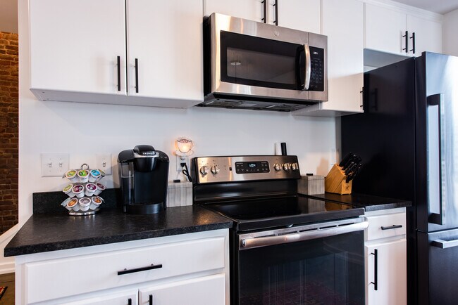 Building Photo - 223 S Hancock St