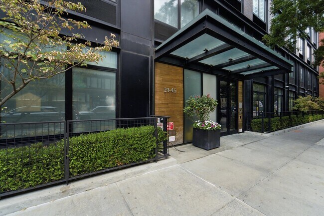 Building Photo - 21-45-45 44th Dr