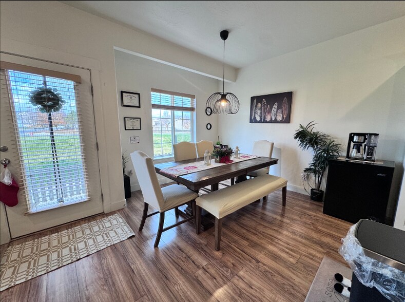 Building Photo - 7571 N Cottage Ln