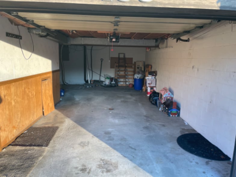 Building Photo - 153 Palomino Dr
