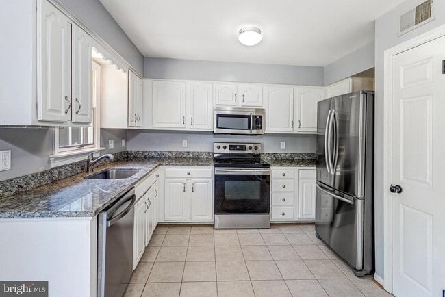 Building Photo - 3944 Pepperidge Ct