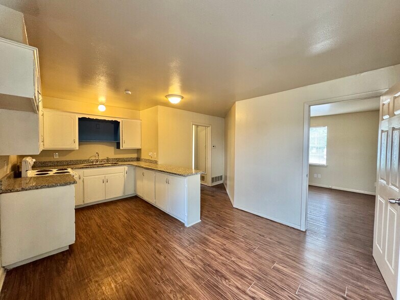 Building Photo - 444 Babb Dr