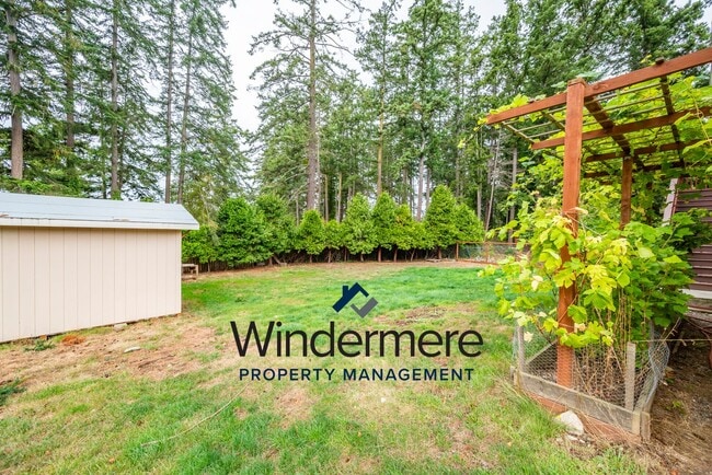 Building Photo - Spacious 3 Bedroom 3 Bath in town