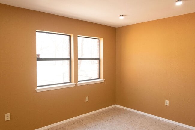 Building Photo - Newly Remodeled 3/2/1 on Wooded Lot