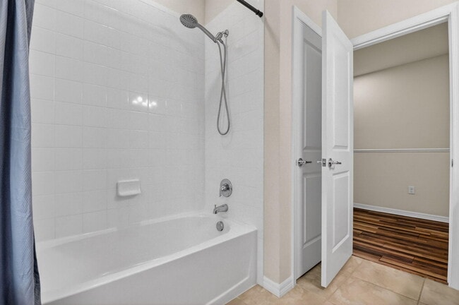 Building Photo - 2833 Troubadour St