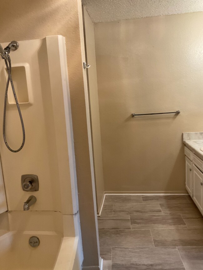 Building Photo - 85 E Caldwood Dr