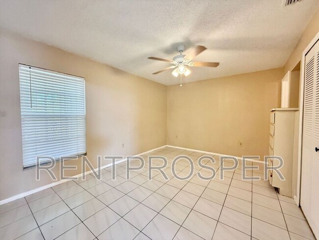 Building Photo - 3604 Spring Land Dr