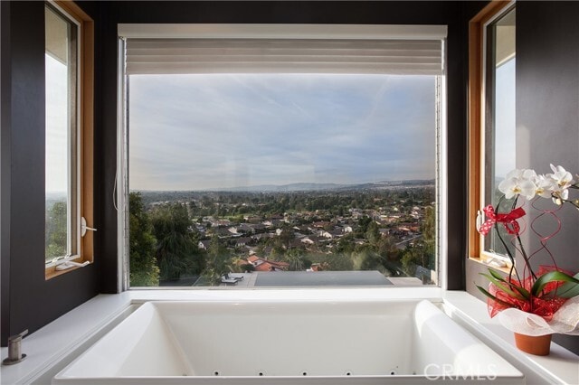 Building Photo - 19631 Crestknoll Dr