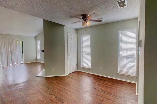 Building Photo - 2008 West Loop