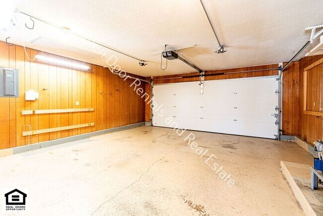 Building Photo - 1225 Clarion Dr