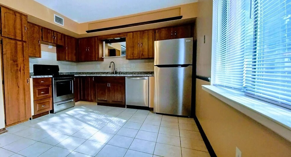 Building Photo - 2111 Oak Meadow Cir