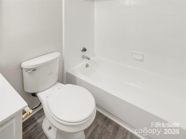 Building Photo - 6003 Treetop Ct