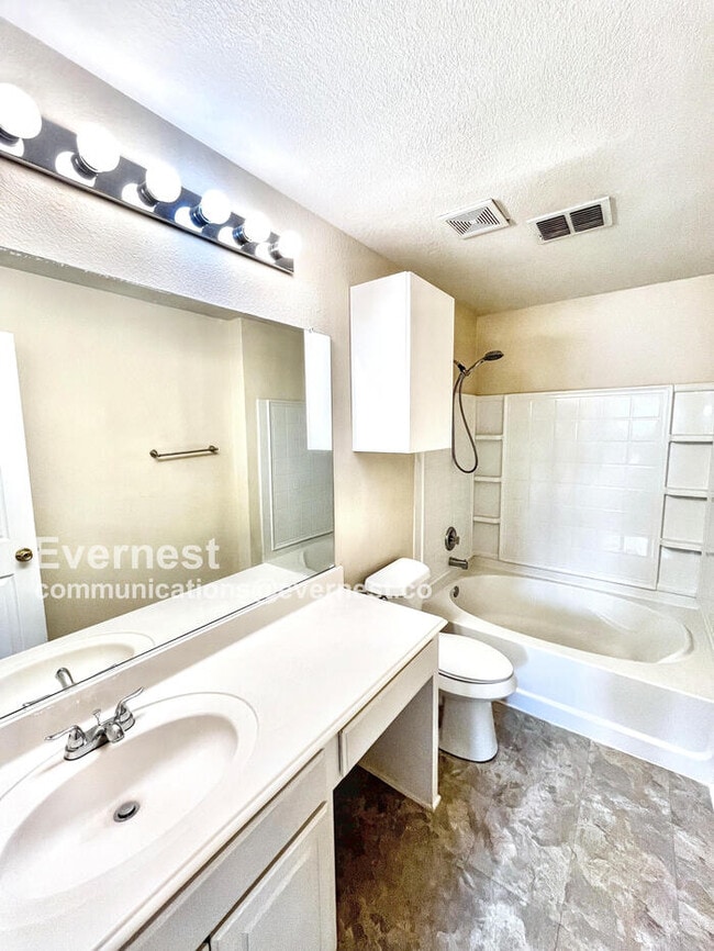 Building Photo - 11569 Petunia Dr