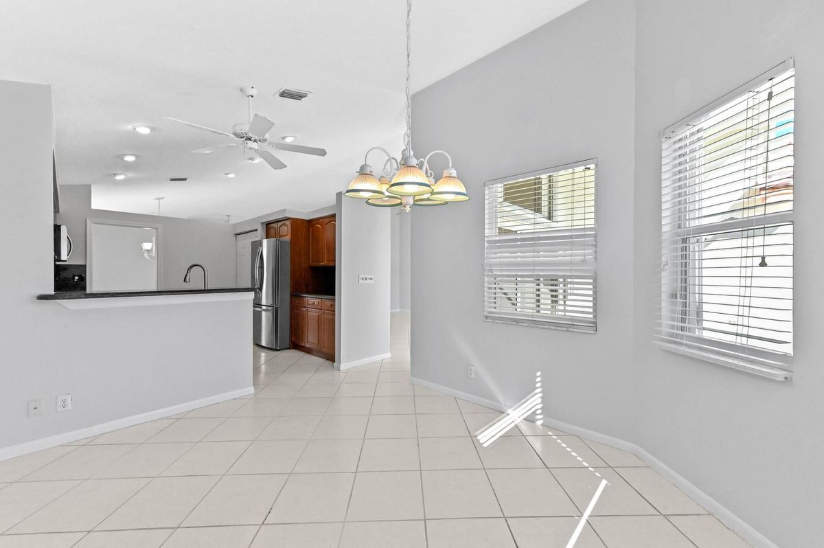 Building Photo - 14066 Glenlyon Ct