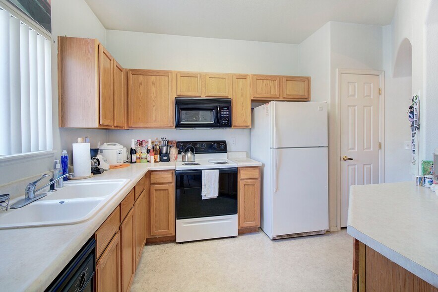 Building Photo - 3830 Strawberry Field Grove