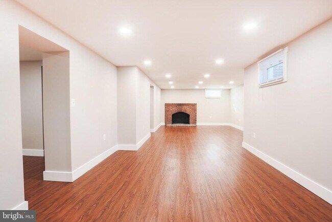 Building Photo - 21411 Montgomery Ave