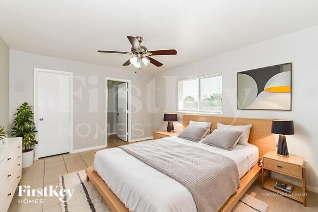 Building Photo - 1404 SE 30th St