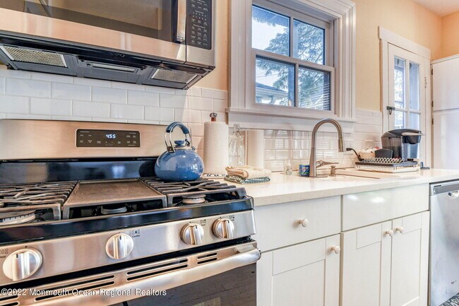 Building Photo - 14 New York Ave