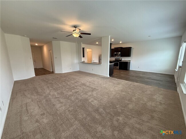 Building Photo - 761 Greenway Trl