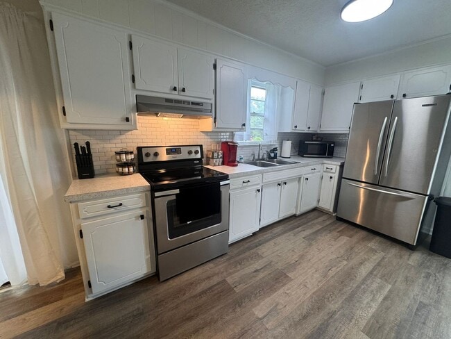 Building Photo - Newly Renovated 3bed/1.5bath