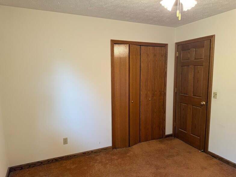Building Photo - 4669 Pinehurst Dr