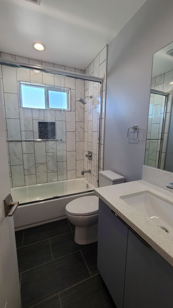 Building Photo - 84(142-144 1/2)