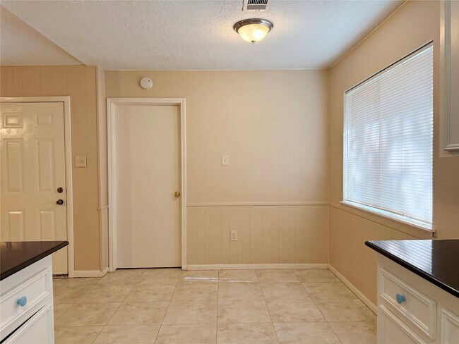 Building Photo - 13430 Exton Ln