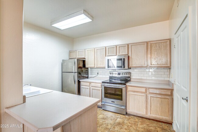 Building Photo - 11260 N 92nd St