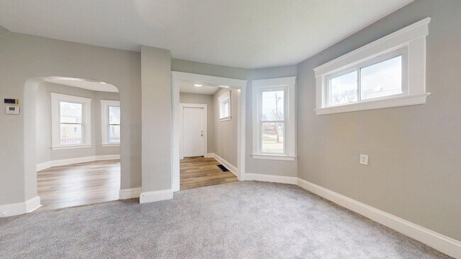 Building Photo - Lorain/W.73 neighborhood, updated 3 bed/1 bath single family house.